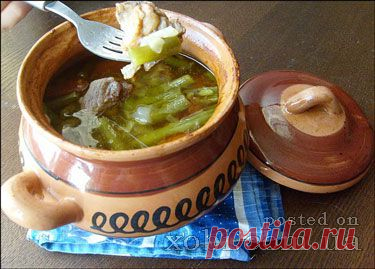 зеленая фасоль с мясом в горшочке