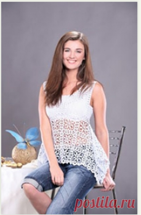 Топ голубого цвета с ажурной баской