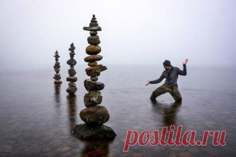 Отличить волшебника от простого человека очень просто: если вы не можете понять, как у него «это» получилось, перед вами волшебник.
Ричард Бах