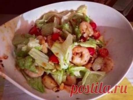 Тёплый салат с креветками омлетом и кедровыми орешками - Лучшие кулинарные рецепты интернета