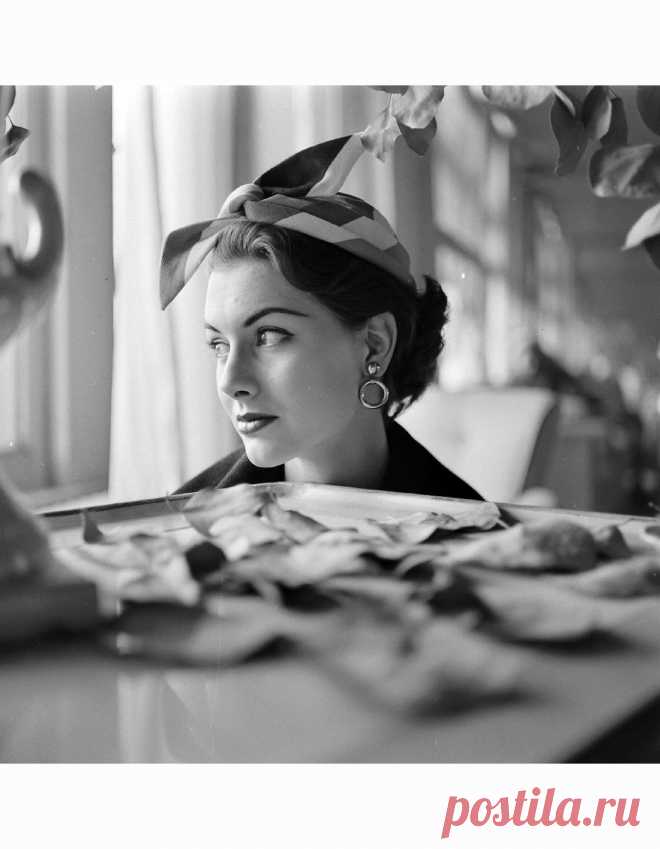 Nancy Berg

Hat Fashions mar 1952

© Gordon Parks