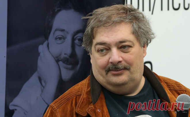 Быков сравнил отказ от распространения его книг с запретом Галича в СССР. Издательство АСТ не сообщало писателю Дмитрию Быкову (внесен в реестр иноагентов) о решении остановить распространение его книг.
