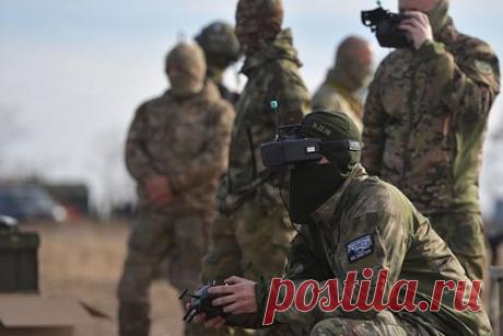 Российские войска нанесли удар по временной базе иностранных наемников. Российские военные поразили базу иностранных наемников в районе Константиновки Донецкой народной республики (ДНР). Одновременно с этим войска РФ нанесли удар по складу боеприпасов 31-й механизированной бригады Вооруженных сил Украины (ВСУ). Оба объекта поразили при помощи ракет, артиллерии и беспилотников.