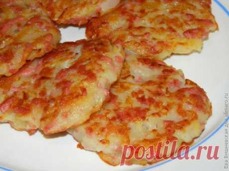 Картофельные драники с колбасой