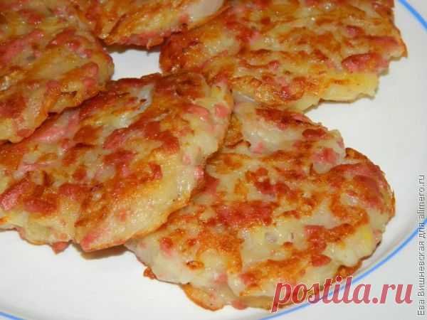 Картофельные драники с колбасой