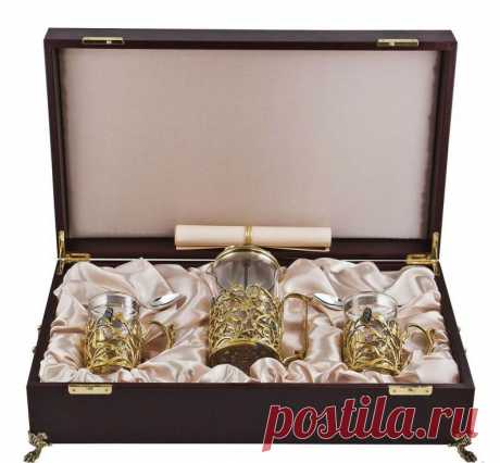 Покупка подарков зачастую связана с некоторым риском, потому что они не всегда могут понравиться тому человеку, которому предназначены. Оптимальным вариантом подобных презентов являются разнообразные сувениры, которые способны не только подчеркнуть незаменимость получателя дарующему человеку, но и дать возможность приобрести уважение в глазах окружающих.