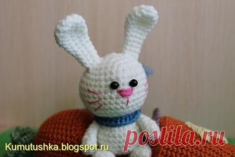 Заяц в морковкомобиле 

Нам понадобится: 
Пряжа. Для морковки понадобится оранжевого и зеленого цветов, для колес - черного и желтого, для зайчика – белого цвета, пряжа для шарфика и для руля с сидением. Все цвета могут быть подобраны вами в зависимости от личных пожеланий. 
Крючок, соответствующий выбранной пряже 
Наполнитель 
Бусинки для глаз или готовые глазки 
Чуть – чуть ниточек розового цвета для вышивки носика и усиков (у меня это Ирис) 
Игла для сшивания 
Условные ...