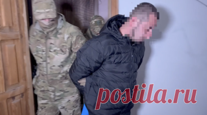 «Отслеживал передвижения подразделений Росгвардии»: в Крыму задержали агента спецслужб Украины. Сотрудники ФСБ задержали жителя Крыма по подозрению в шпионаже. По данным ведомства, мужчина стал агентом украинских спецслужб, собирая по их заданию данные о системе инженерных сооружений и заграждений, предназначенных для обороны полуострова, а также отслеживал передвижения подразделений Росгвардии. В случае признания вины ему грозит лишение свободы на срок от десяти до 20 лет. Читать далее