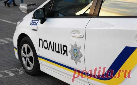 «Страна» узнала об избиении генерала пьяными контрразведчиками в Ужгороде. Экс-ректор СБУ Микулин сделал замечание громко отдыхавшим в ресторане главе районного отдела контрразведки СБУ Панарину и его подчиненным. Те избили его в заведении, а затем вывезли в лес и забрали телефон, пишет «Страна»