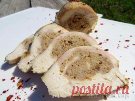 Жалею, что не готовила этого раньше! Вкуснее, чем колбаса - фаршированная грудка! Замечательный рецепт, который будет хорош и для перекуса, и на праздничный стол! Фаршированная куриная грудка, остается сочной! И в сочетании с начинкой получается очень вкусной! Готовится интересно и...