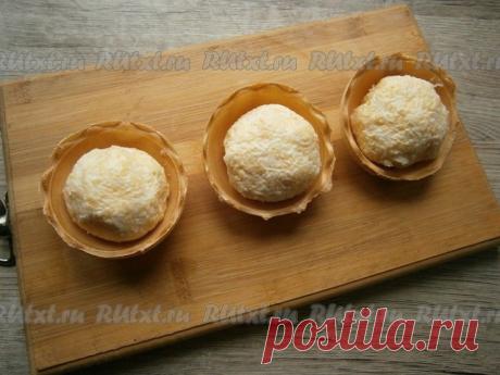 Новогодняя закуска в тарталетках "Свинки" от Елены Калининой

К новогоднему столу предлагаю приготовить простую и вкусную закуску в тарталетках "Свинки". Такое замечательное блюдо приведет в восторг как детей, так и взрослых. Для приготовления закуски я использовала сыр и яйца, немного чеснока и майонеза, а затем оформила в виде маленьких свинок. После подачи не забудьте убрать черный перец! Приготовьте это новогоднее блюдо и порадуйте себя и своих близких аппетитной и вку...