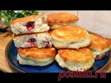 ПЫШНЫЕ ОЛАДЬИ с вишней на кефире! Вкуснее и ПРОЩЕ, чем пирожки!