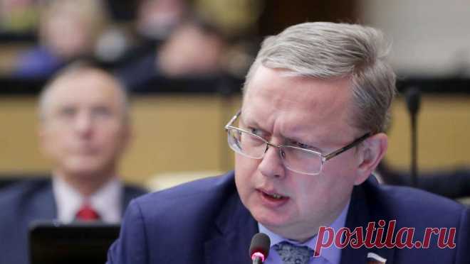 Депутат объяснил цели откровенного интервью Арахамии. Глава фракции пропрезидентской партии "Слуга народа" в Верховной раде и член комитета по нацбезопасности, обороне и разведке Давид Арахамия внезапно дал признательные показания. Об этом в своем Telegram-канале заявил зампред ...