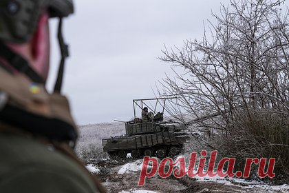 В Польше указали на неспособность Украины самой справиться с потенциалом России. Украина не сможет сама справиться с военным потенциалом России без помощи стран Запада. На неспособность Киева противостоять российской армии указал польский генерал Богуслав Самол. По его словам, государство средних размеров, как Украина, не сможет выжить без внешней помощи по сравнению с потенциалом России.