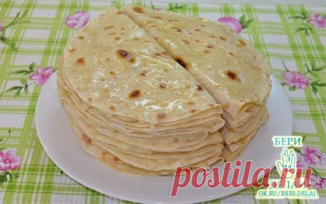 Кыстыбый аппетитные татарские лепешки с картофельным пюре. Это блюдо для меня новое, никогда раньше не готовила, мне казалось, что оно сложное в приготовление. Так как опыта в катании лепешек у меня нет. Вот решила попробовать и со второй лепешки все получилось. Очень надеюсь, что мое видео поможет новичкам замесить хорошее тесто и раскатать лепешки. Начинку положила такую, какая была указана в рецепте. Кыстыбый очень вкусный как теплый, так и остывший. Готовьте с удовольствием и приятного аппет