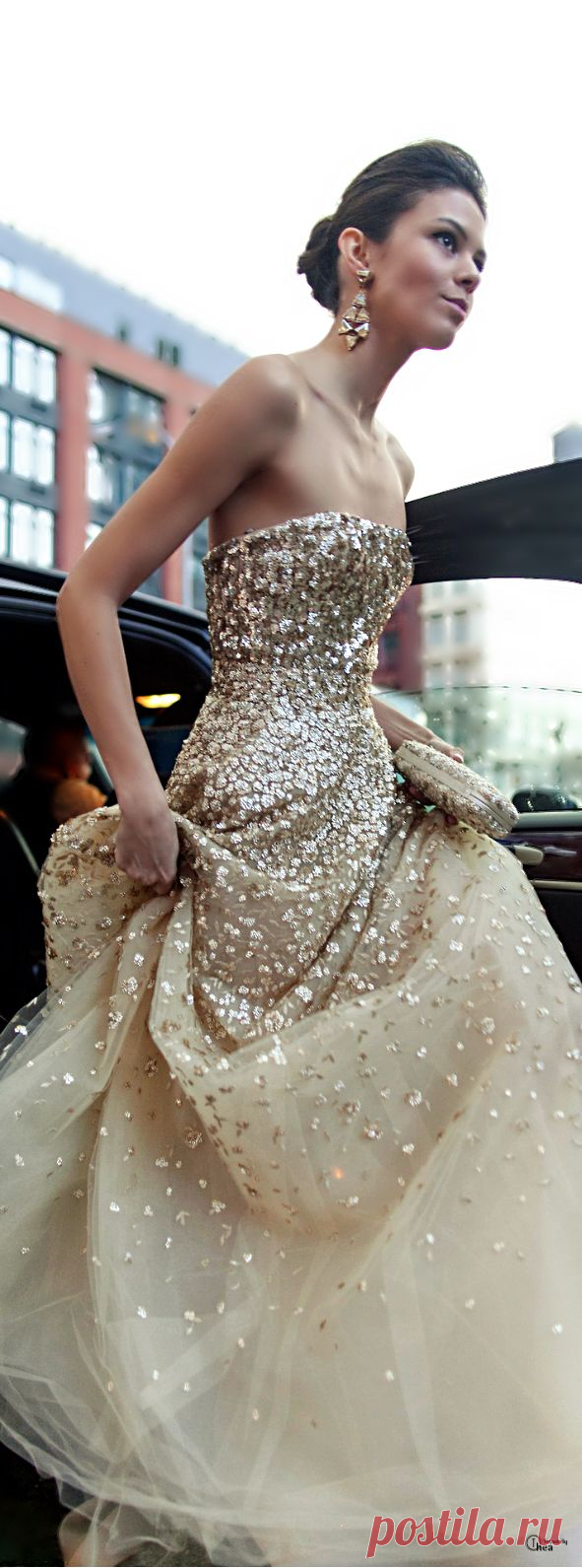 15 amazing gold sequins New Year's Eve dresses - Page 2 of 12
