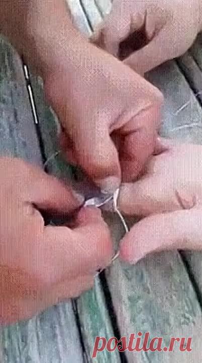 Врач сказал - надо резать палец. Ювелир ответил - надо резать кольцо.А вот что сделал инженер...