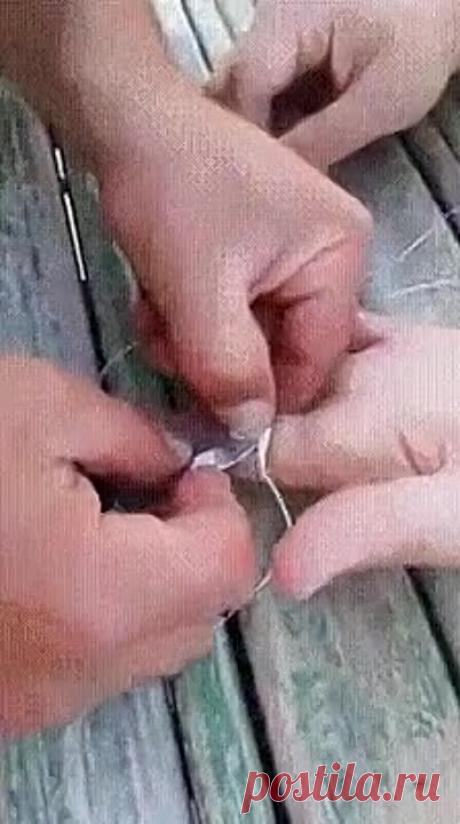 Врач сказал - надо резать палец. Ювелир ответил - надо резать кольцо.А вот что сделал инженер...