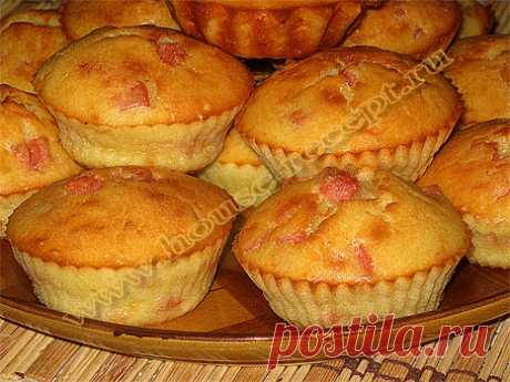 Кексы соленые к завтраку с колбасой и сыром.