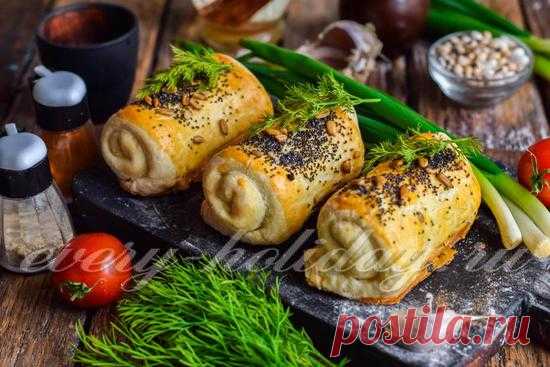 Слойки с ветчиной и сыром из слоеного теста, рецепт с фото