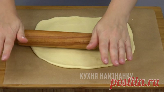 Очень вкусные коржи для Наполеона: показываю свой вариант теста - мое любимое тесто 158 (я готовлю из него не только торты)

Для теста 158:
• Сметана (любой жирности) – 200 г
• Масло сливочное (или маргарин) – 200 г
• Мука – 350 г
• Разрыхлитель – 7-8 г
Для крема:
• Молоко 600 мл
• Сахар - 200 г
• Яйца - 2 шт.
• Мука - 2 ст.л.
• Крахмал - 0,5 ст.л.
• Ванилин - 1 г
• Масло сливочное - 180 г