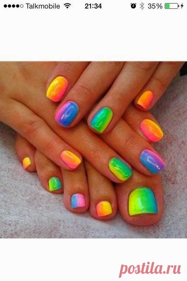 19 Amazing Rainbow Nail Art Designs - Pretty Designs