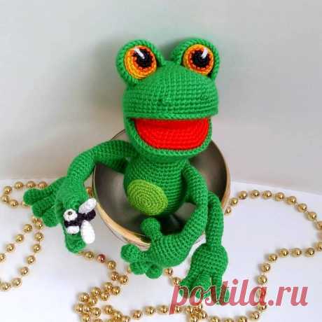 Вязаная лягушка-квакушка крючком | Hi Amigurumi