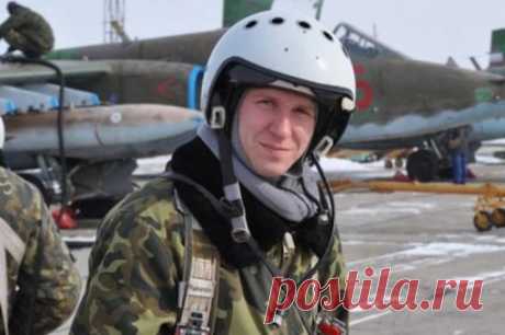 Семья Героя России Филипова посетила место его последнего боя в Сирии. Дочь, родители и вдова почтили память погибшего минутой молчания.