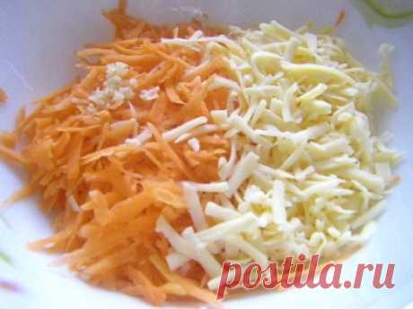 Морковный салат с сыром и чесноком