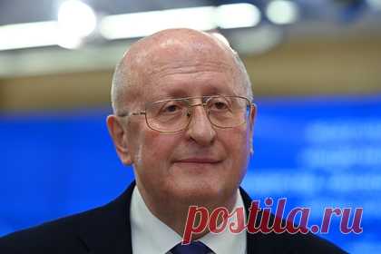 Гинцбург оценил эффективность вакцинации. Директор НИЦ эпидемиологии и микробиологии имени Гамалеи Александр Гинцбург оценил эффективность вакцинации. По его словам, в больницах с COVID-19 в основном находятся невакцинированные. Только 3-4 процента среди госпитализированных привиты, остальные 97 процентов — нет, отметил он.