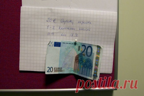 Доброта спасет мир / Финляндия
Подъезд дома в Хельсинки. Надпись гласит: «20 евро. Найдены в подъезде между 1 и 2 этажом 11 сентября в 18.30».