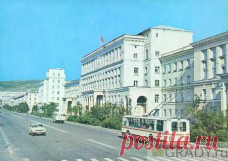 Мурманск, Россия - Дом Советов - 1978-й год - г3096 | GRADY.ru