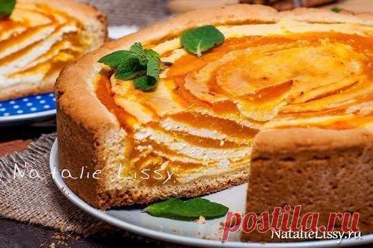 Потрясающий антикризисный песочный пирог с творогом и тыквой.

Пирог очень красивый как внешне, так и в разрезе. Мягкий, немного влажный с чудным ароматом пряностей, тает во рту в прямом смысле этого слова.
Для кризисных времен рецепт достаточно недорогой, учитывая стоимость подобной выпечки в магазинах. Таким пирогом вы гарантированно удивите всех, кто пробует его впервые.

Вам потребуется:

Тесто:
Сливочное масло - 100 г
Яйца (отборные) - 2 шт
Сахар - 5 ст.л.
Сметана 20%...