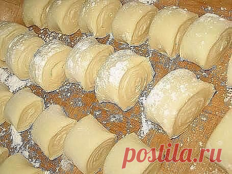ВКУСНЕЙШИЕ "ШТРУДЛИ" из ГЕРМАНИИ
Дорогие мои читатели.этот Рецепт родом из Германии.Немцы их ОБОЖАЮТ и я ПОНЯЛА почему.Когда мне его Презентовали.то я ПРОСТО читая его уже ПОНЯЛА.что это ИМЕННО то.что я ИСКАЛА.
 Я хотела кормить своих Деток.ВКУСНО и не ВРЕДНО. 
А этот РЕЦЕПТ именно то.что и НУЖНО для этого. Да и Мужа от них За УШИ не оттянешь. ВКУСНЯТИНА да и только.......