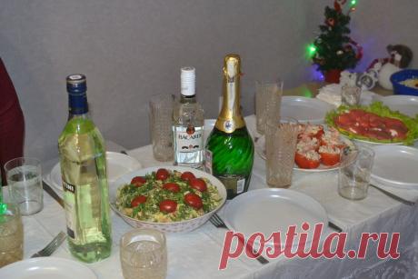 Салат Оливье креветочный с авокадо