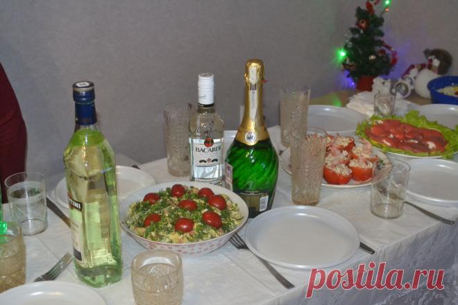 Салат Оливье креветочный с авокадо