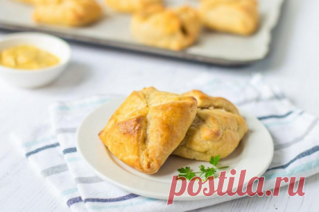Конвертики из слоеного теста с творогом