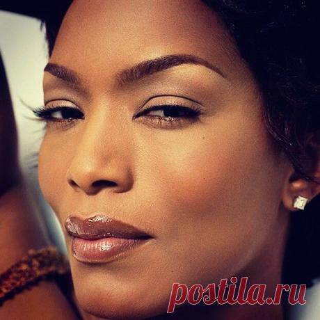 Анджела Бассетт (Angela Bassett)
 16 августа, 1958