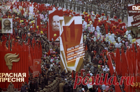 День народного единства – это уловка буржуазии РФ для прикрытия 7 ноября - Великой социалистической революции | Серпом по хайпам | Яндекс Дзен