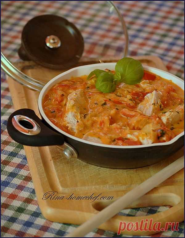 Филе кролика с томатами, сливками и базиликом.