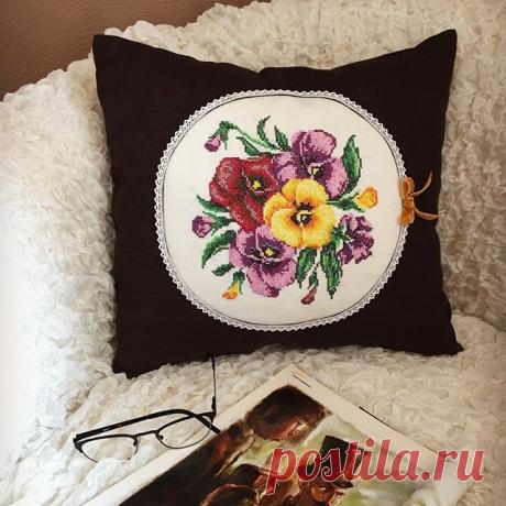 #em_hm #embroidery #bm_embroidery #hm_ideas_for_you #hand_made_928 #вышивка #машиннаявышивка #подушка #подарок #назаказ #анютиныглазки #вышивкакрестом #stars_designers #мастеркрафт #текстиль #текстильдлядома #лён #лето