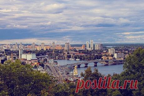 На Украине захотели называть Россию «Московией». Фракция «Голос» в Киевском городском совете зарегистрировала проект решения, которым захотела называть на территории Украины Россию ее историческим названием «Московия». Авторы инициативы предложили отказаться от использования в названии РФ «исторического названия территории современной Украины &quot;Русь&quot; (производных)».