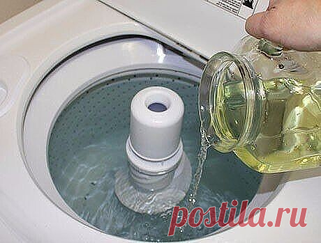 20 применений уксуса, о которых Вы не знали!
Уксус, без сомнения, найдется на каждой кухне. А вот область его применения намного шире, чем кулинария. Уксус поможет вам: 

1 Избавиться от сорняков. Пролейте их, разведя уксус (40%) водой пополам. 

2 Удалить пятна пота с одежды. Перед стиркой на 10 мин. смочите пятно пота белым столовым уксусом, и оно сойдет очень легко. 

3 Вылечить ангину. Разведите в стакане теплой воды 1 ст. л. яблочного уксуса и прополощите горло.

4 Сд...