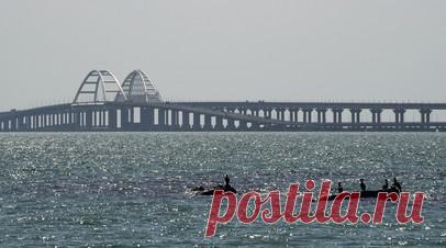 «Это была американская технология»: журналист Херш раскрыл роль Белого дома в атаках на Крымский мост. Администрация президента США Джо Байдена сыграла решающую роль в обеих атаках на Крымский мост, заявил американский журналист и лауреат Пулитцеровской премии Сеймур Херш со ссылкой на американского чиновника. По словам неназванного собеседника Херша, при ударах по объекту применялись американские технологии, а Соединённые Штаты не задумывались о возможной ответной реакции на атаки Киева.…