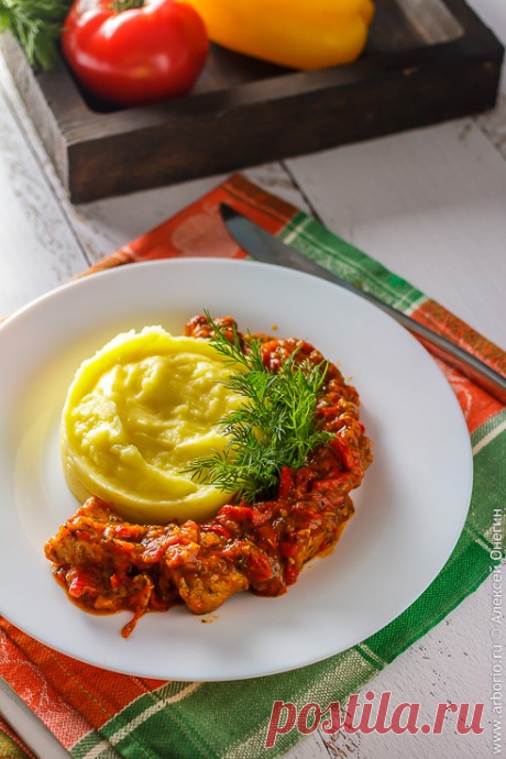 Лесковачка мучкалица - мясо, тушеное с овощами по-сербски