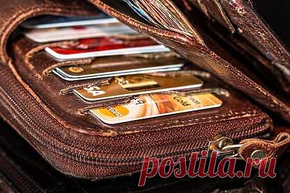Россиянам назвали плюсы и минусы популярных способов хранить деньги