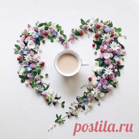Доброе утро, любимые люди. Доброе утро, родные сердца! И целый день, и утро, и вечер Улыбка у вас пусть не сходит с лица! Солнце лучами вам светит в окошко И заполняет собою сердца. Доброе утро, любимые люди, Мир вам и счастье желаю сполна! ©
