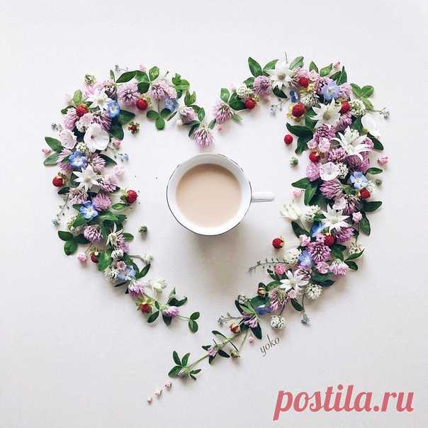 Доброе утро, любимые люди. Доброе утро, родные сердца! И целый день, и утро, и вечер Улыбка у вас пусть не сходит с лица! Солнце лучами вам светит в окошко И заполняет собою сердца. Доброе утро, любимые люди, Мир вам и счастье желаю сполна! ©