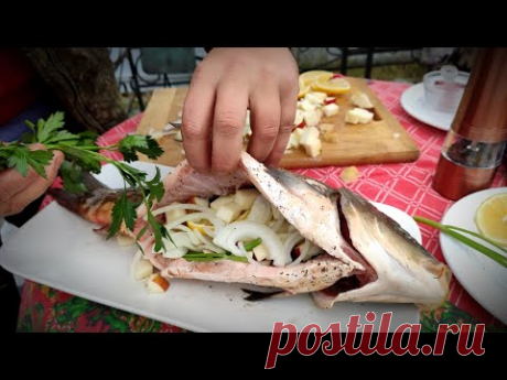 Целый КАРП запеченный с Яблоками на мангале.