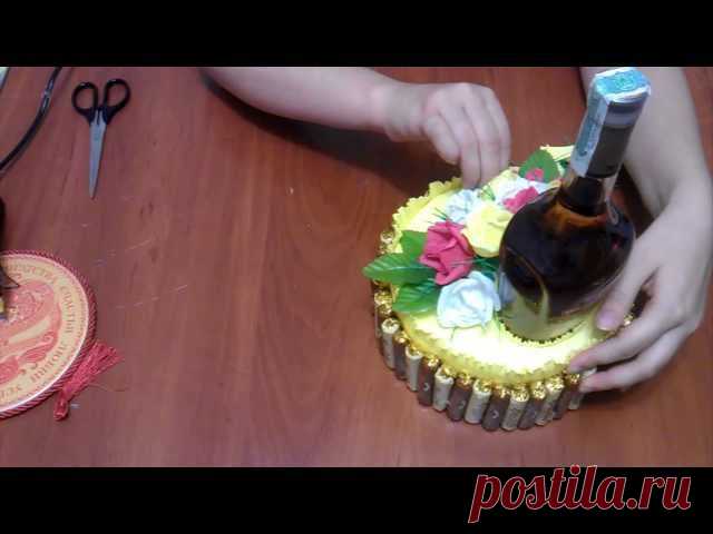 Как украсить шампанское конфетами из цветов